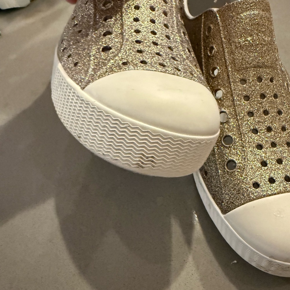 NATIVE Jefferson Bling Slip On l Glittery Silver Water EVA shoes J3 - Picture 5 of 9